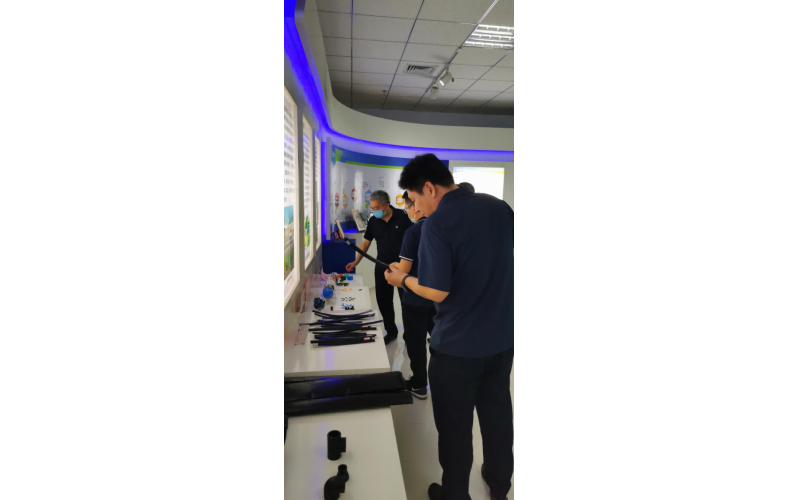 唐山市副市長(zhǎng)李建忠一行來(lái)我公司考察調(diào)研
